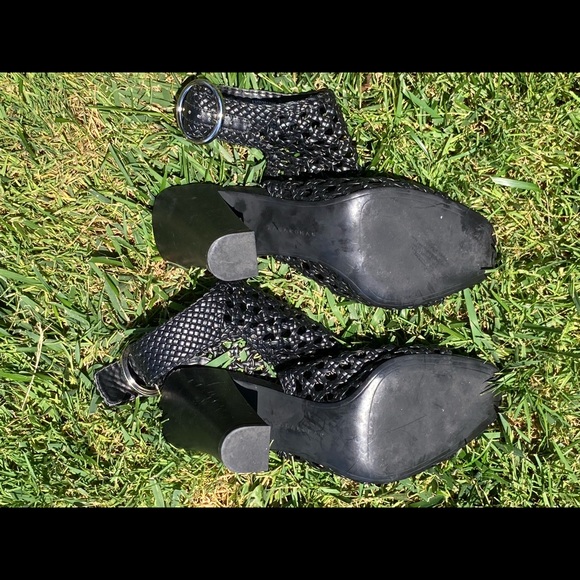 Black Zara Peep Toe Block Heels 🖤 - Picture 3 of 3